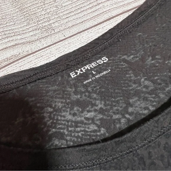EXPRESS Basic Sheer Print Long Sleeve Top in Gray - Picture 6 of 12